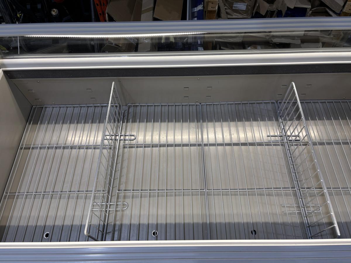 Carrier nyitott hűtősziget 200 cm, LED világítással – termékfotó alulnézet