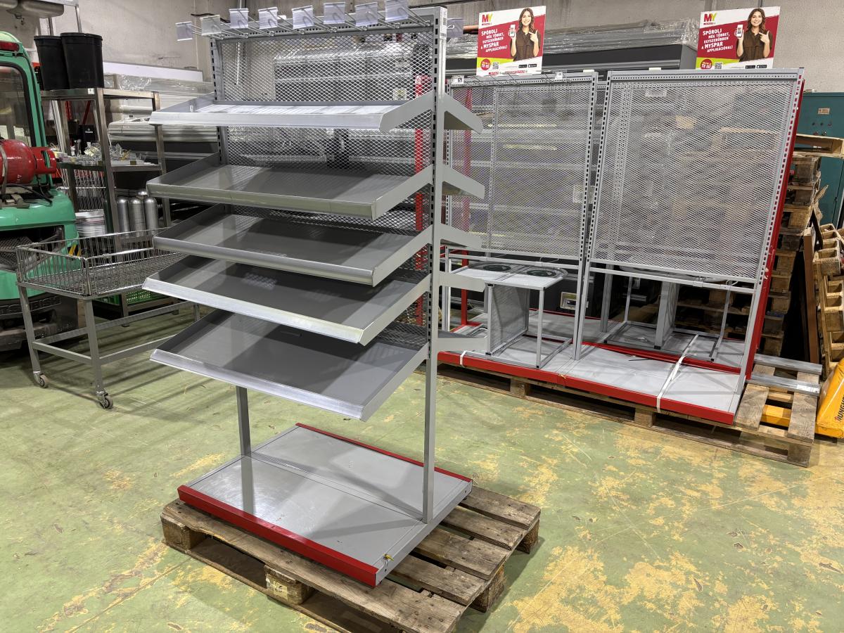 Használt kasszagondola rácshátfallal, 90×70×170 cm – termékfotó jobb oldalról