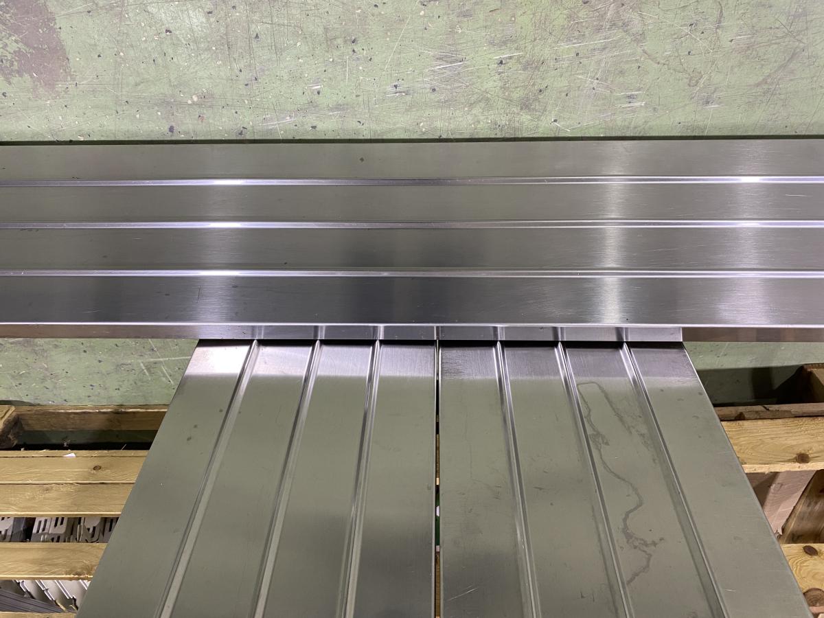 Rozsdamentes falipolc konzollal 150×30 cm – termékfotó elölnézet