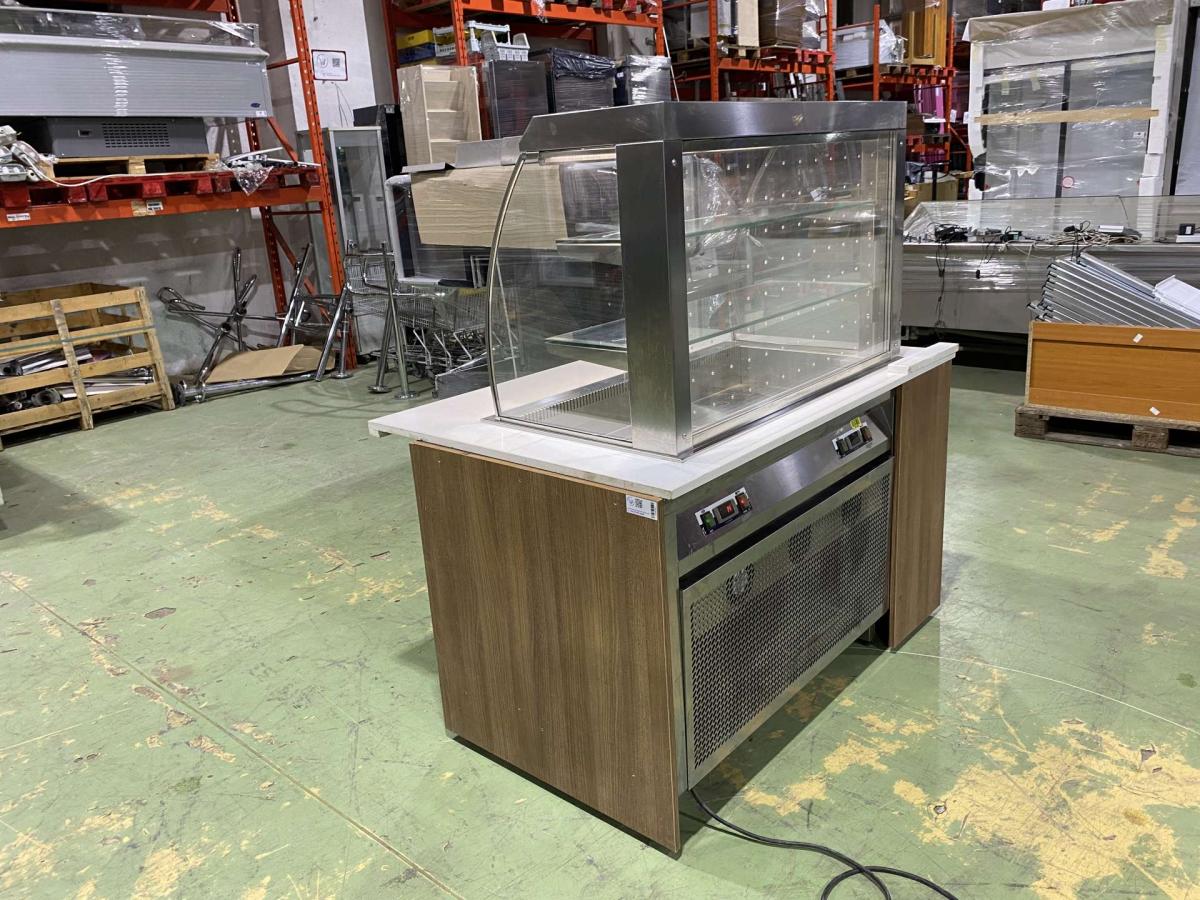 Önkiszolgáló hűtött vitrin – termékfotó 45° nézet