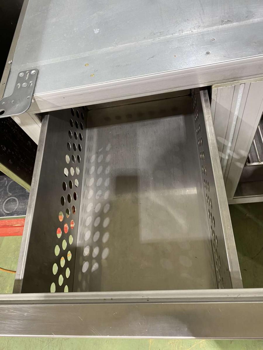 Hűtött munkaasztal ILSA 135*70*85 + munkaasztal – termékfotó 45° nézet