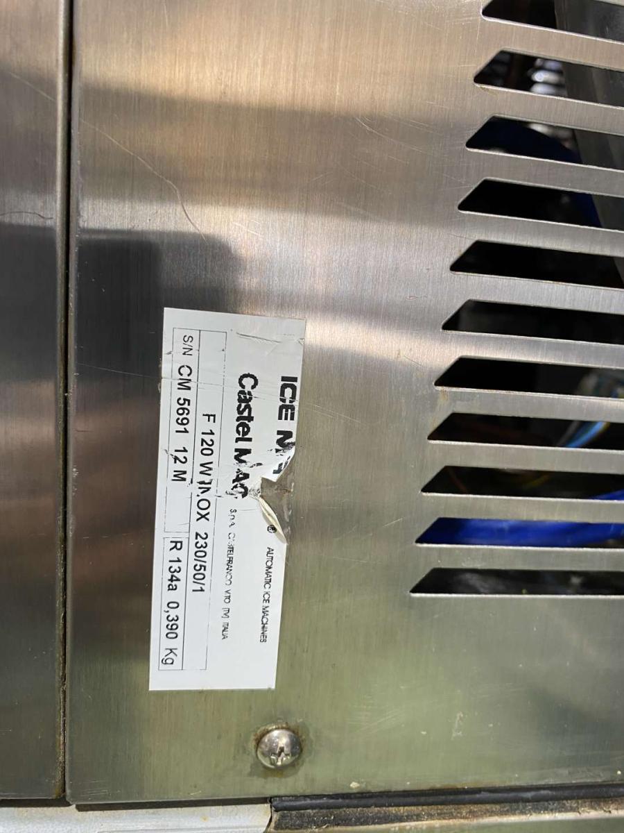 Jégkásagép Icematic F120 + D101 tartály; jéggép – termékfotó csomagolás