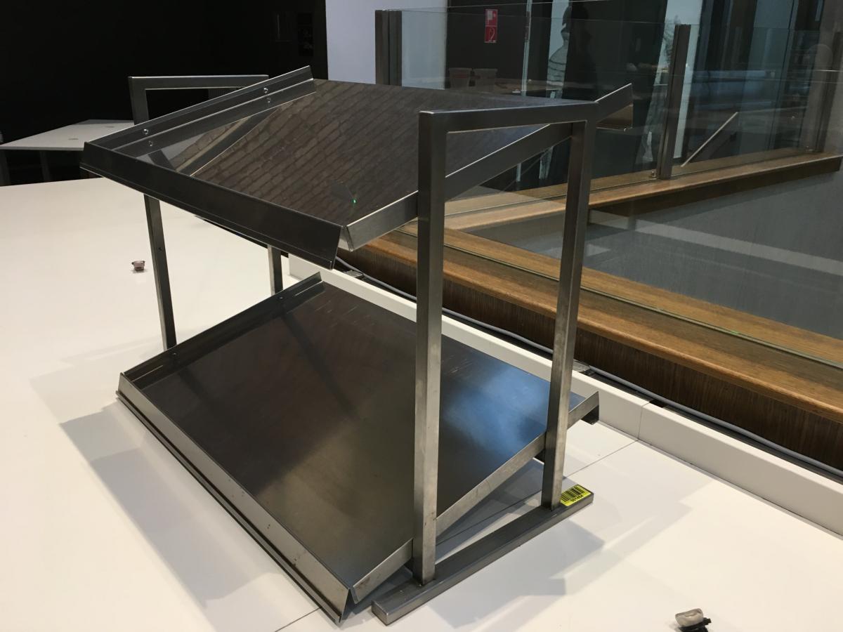 Rozsdamentes pohártartó 76*45*35 – termékfotó jobb oldalról