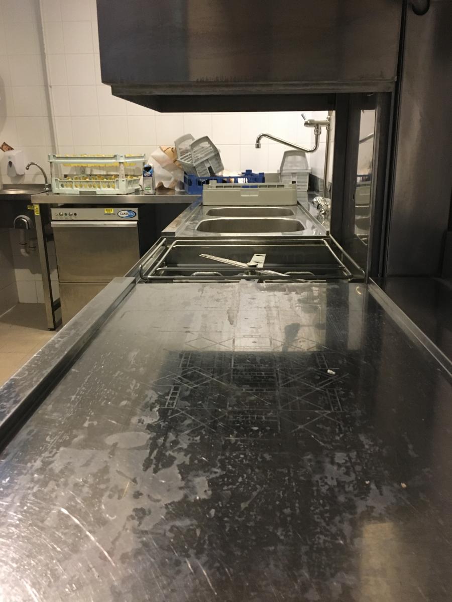 Rozsdamentes asztal kifutóasztal mosogatógéphez 200*70*85 – termékfotó hátulról